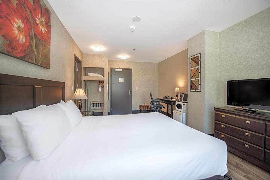 Coast Lonsdale Quay Hotel