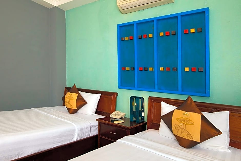 Good Vibes Central Hotel