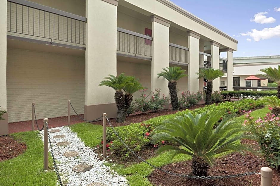 Travelodge by Wyndham New Orleans Harvey Hotel