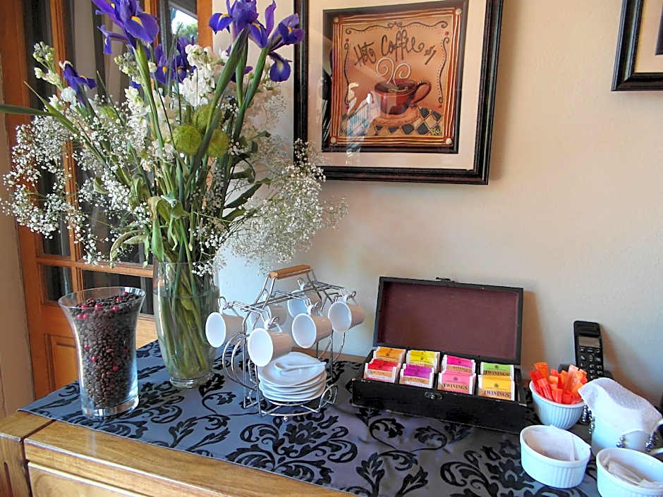 2 Leafed Doors Guesthouse