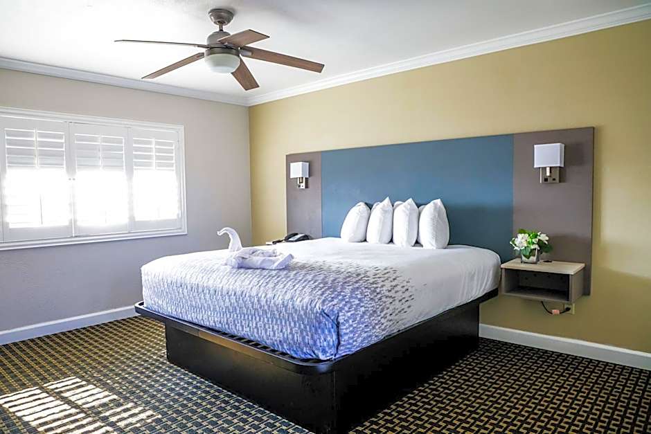 Sea Breeze Inn - San Simeon