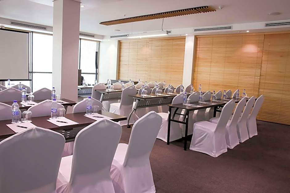 Legend Hotel Lagos Airport, Curio Collection By Hilton