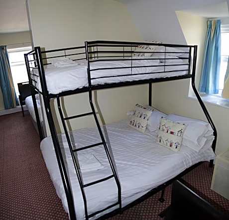 Family Room (2 Adults + 1 Child)