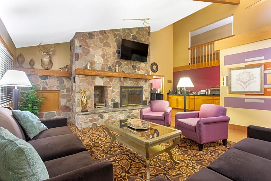 AmericInn by Wyndham Elkhorn Near Lake Geneva
