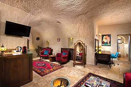 Royal Cave Suite