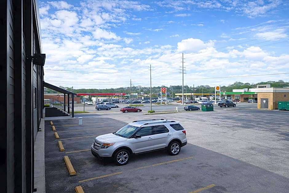 Quarters Inn & Suites