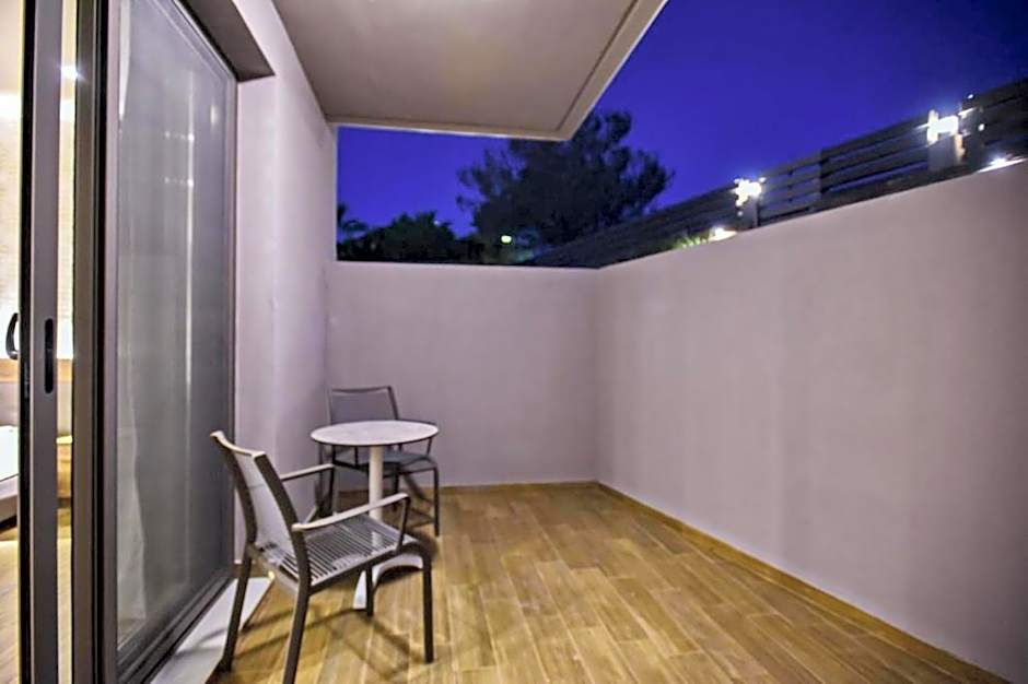 Del Mar 'Adults Only'