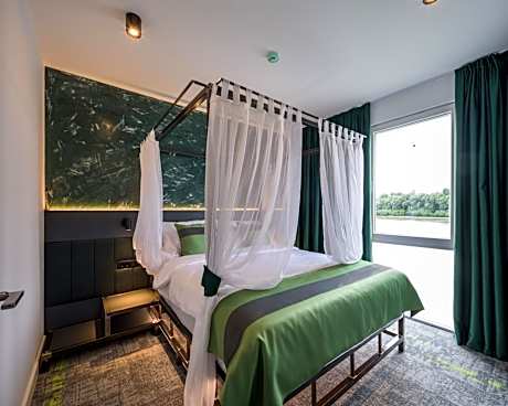 Apartment with Terrace and River View