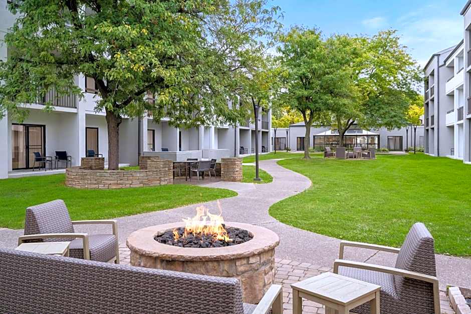 Courtyard By Marriott Detroit Metro Airport Romulus