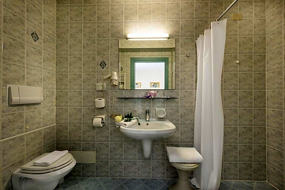 Salus Smart & Chic Hotel