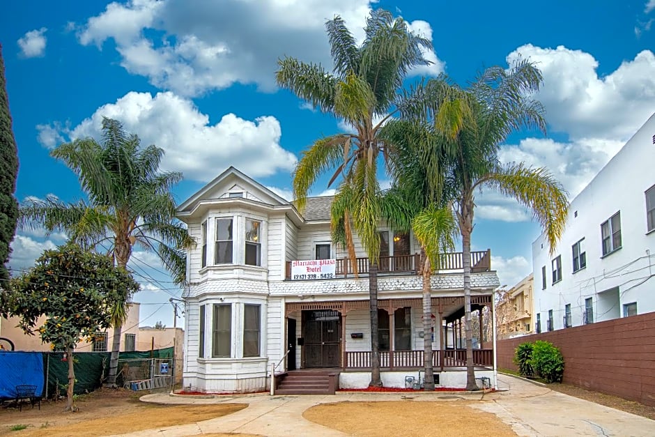 Mariachi Plaza Hotel