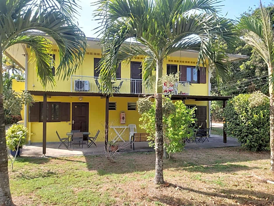 Au Petit Canal Fleuri