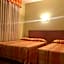 Hotel Los Leones, el más cercano a Warner