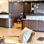 Holiday Inn Express & Suites Naples Downtown - 5th Avenue
