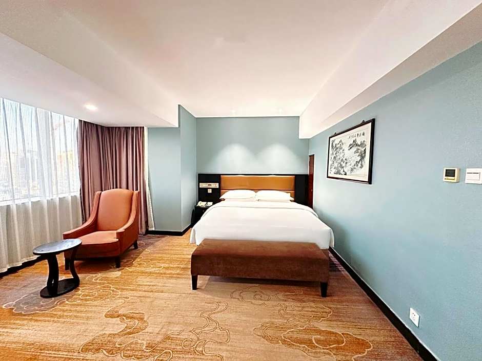 Photo 1 of 4 of Business 1 Queen Bed