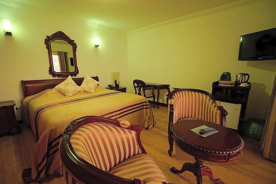 Treasure Cove Hotel & Restaurant