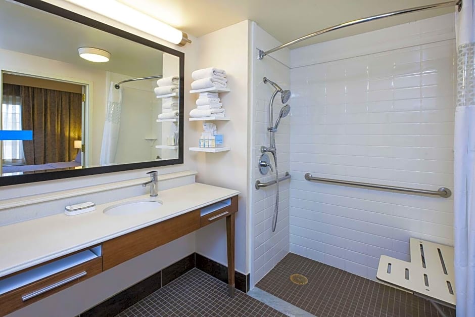 Hampton Inn & Suites Providence-Warwick Airport