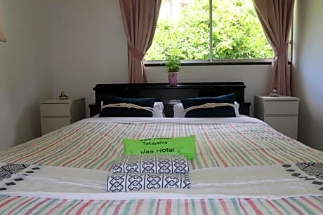 Economy Triple Room