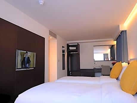 Pelican London Hotel And Residence