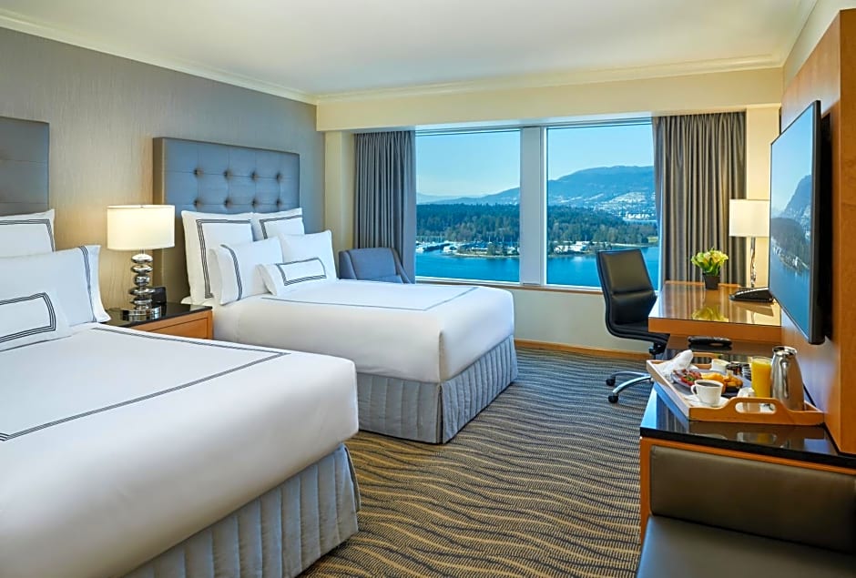 Foto 1 dari 5 — Deluxe Double Room with Two Double Beds and Harbor View
