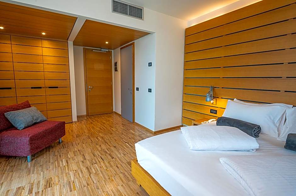 Lake Front Hotel Mirage