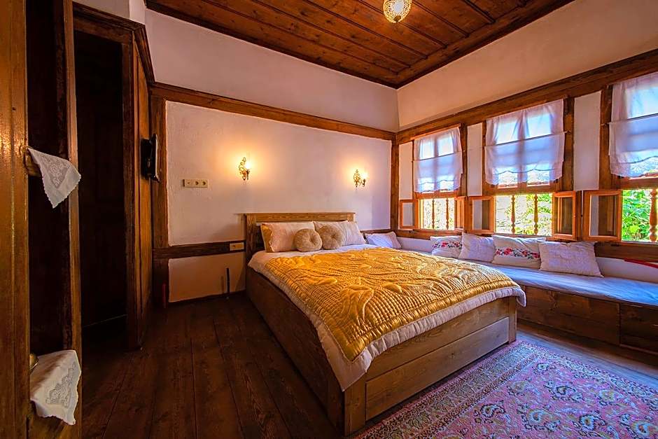 Meymune Valide Konağı