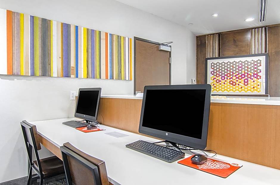 Holiday Inn Express & Suites - Atchison By IHG