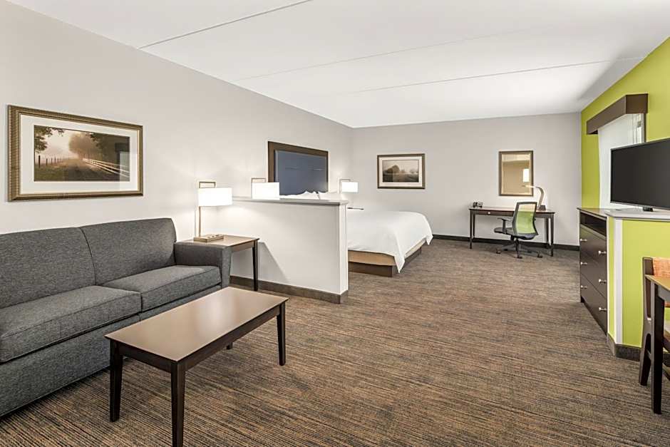 Holiday Inn Express & Suites Wilmington-Newark by IHG