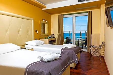 Single Room with Balcony and Sea View