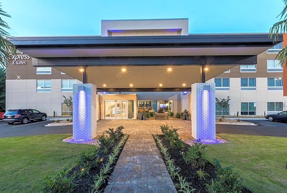 Holiday Inn Express & Suites Greenville S - Piedmont, an IHG Hotel