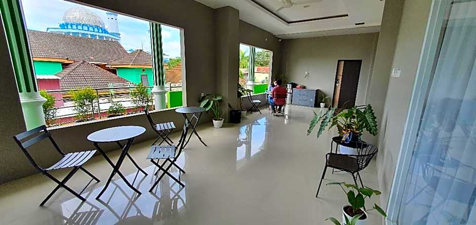 RedDoorz Plus near Siloam Hospital Balikpapan