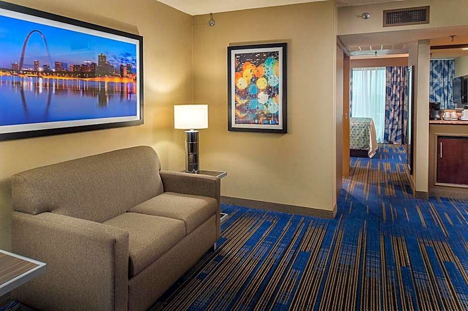 HoteLumiere at the Arch - A Caesars Rewards Destination 