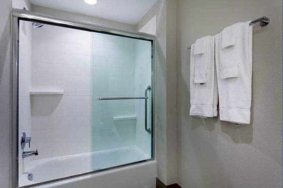 Holiday Inn Express & Suites Panama City Beach - Beachfront By IHG