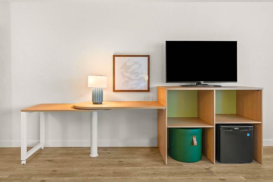 Spark by Hilton Eden Prairie