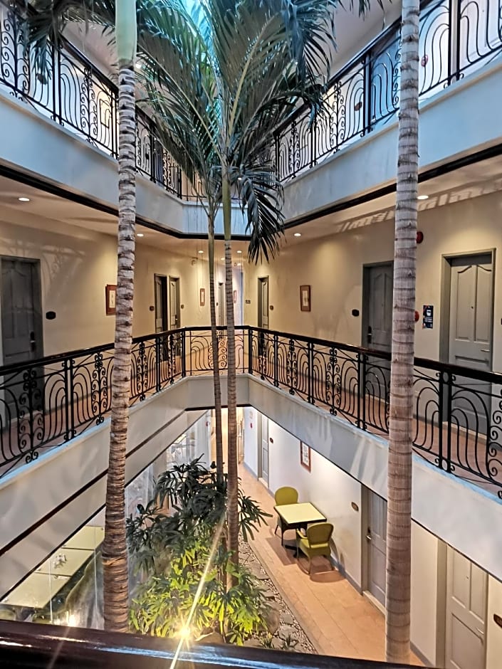 Casa Leticia Business Inn