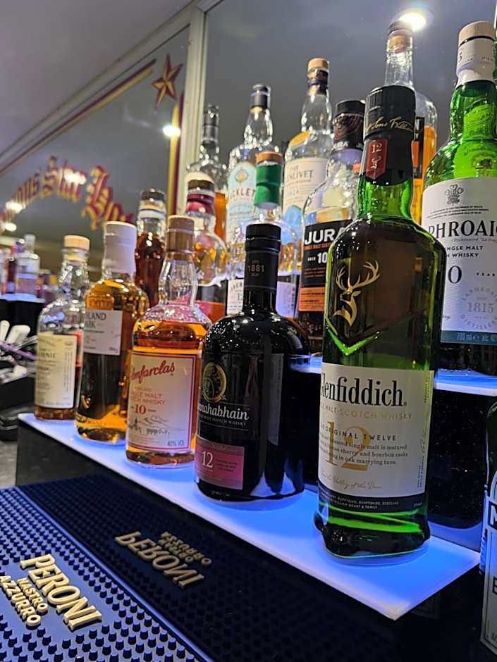 The Famous Star Hotel Moffat