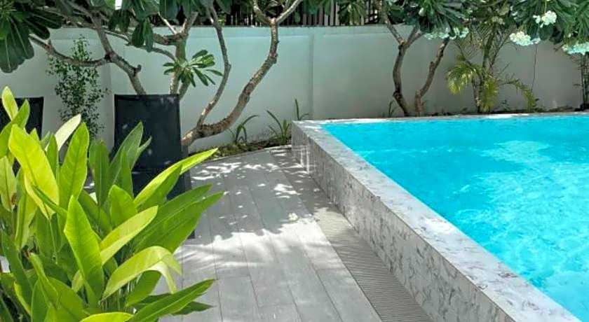 Tonsai Tropical Phi Phi Island