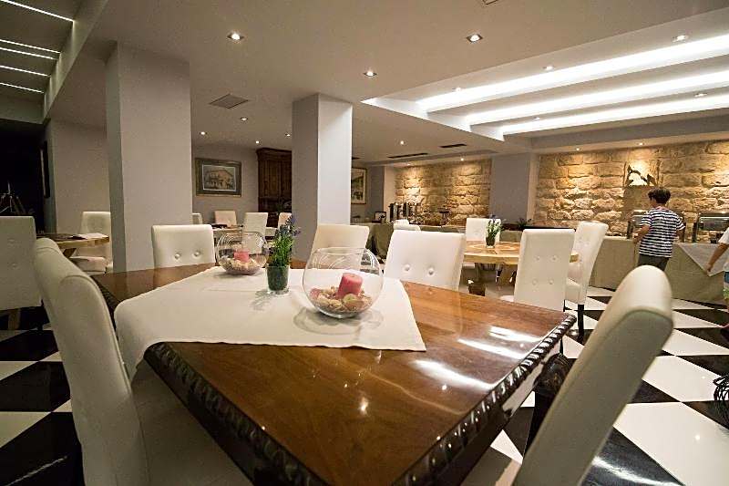 Aianteion Bay Luxury Hotel & Suites