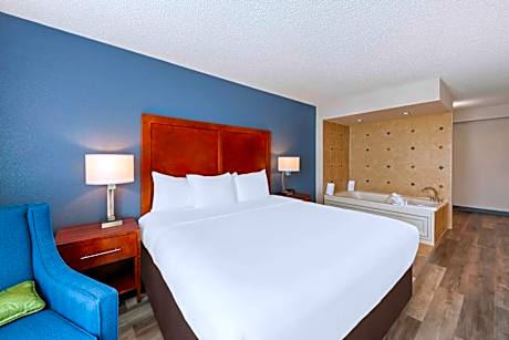 King Suite with Fireplace - Non-Smoking