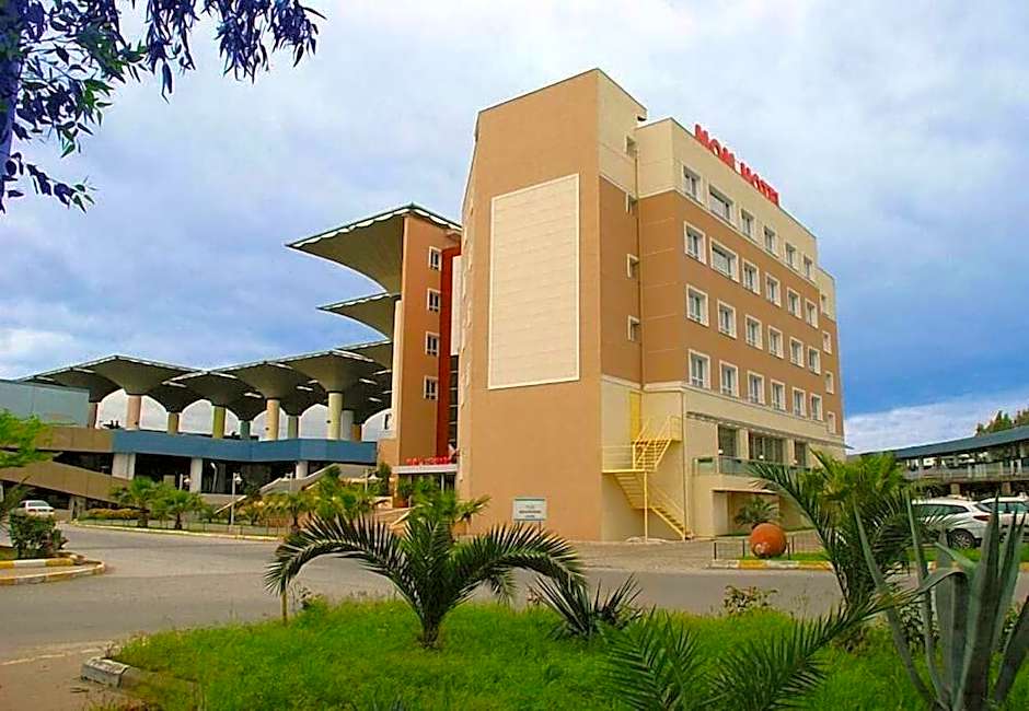 Mom Hotel