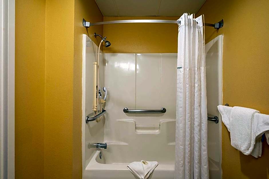 Super 8 by Wyndham Salisbury