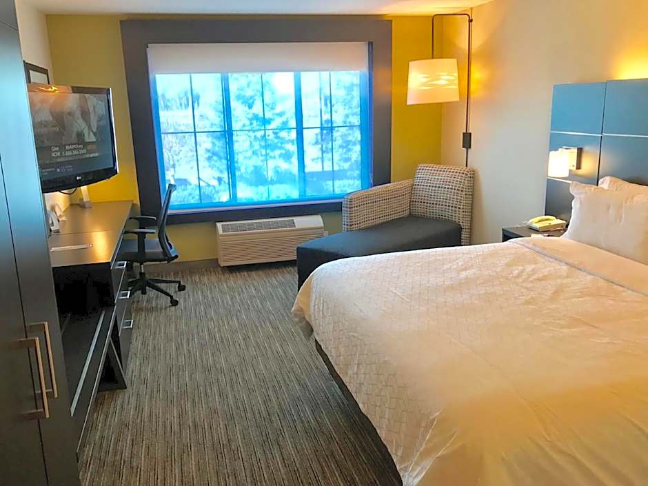 Holiday Inn Express & Suites Tracy By IHG