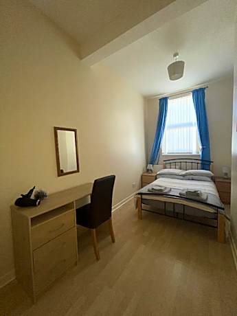 Apartment-Deluxe-Private Bathroom-Street View-KING ST 10/2