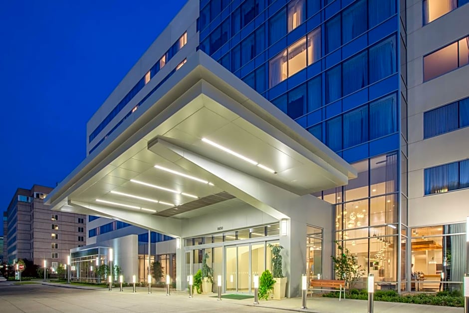 Holiday Inn Cleveland Clinic, an IHG Hotel