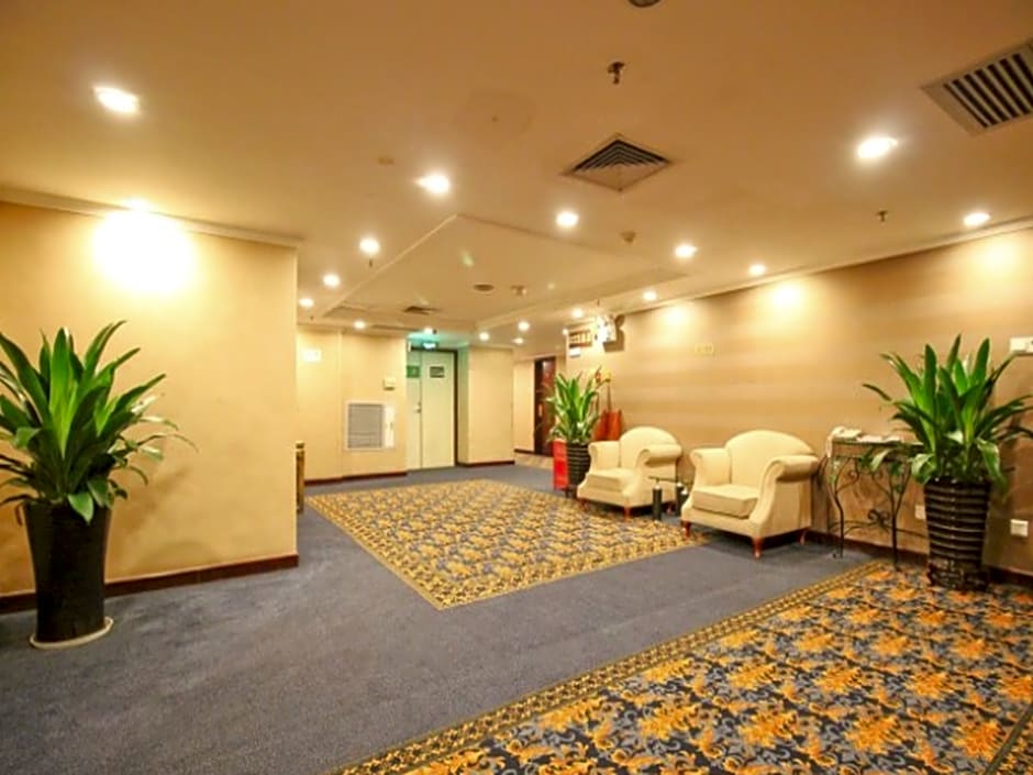 Royalty Hotel