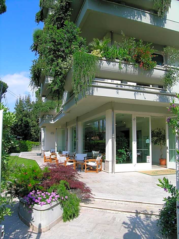 Verdeluna ApartHotel