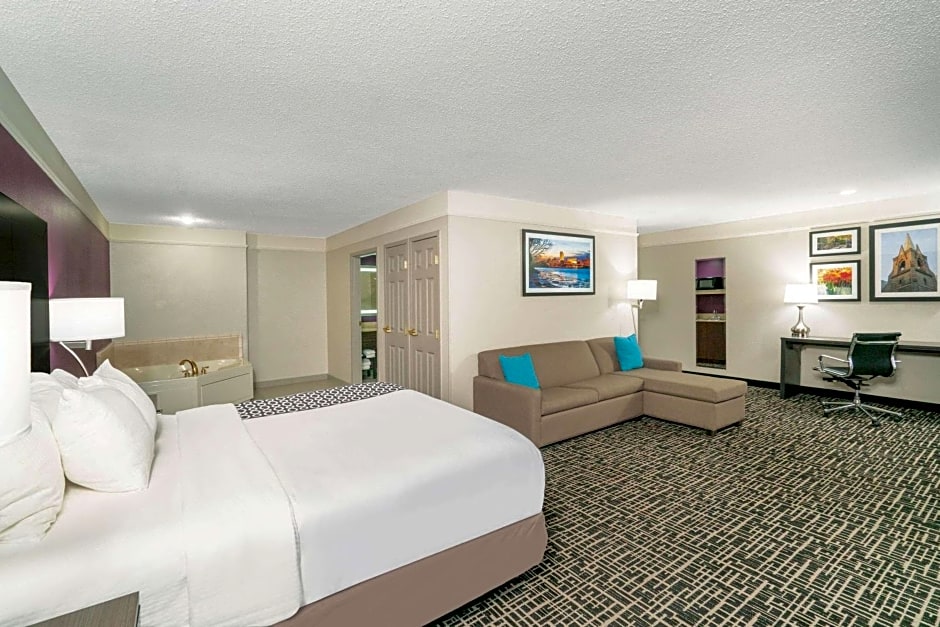 La Quinta by Wyndham Latham Albany Airport