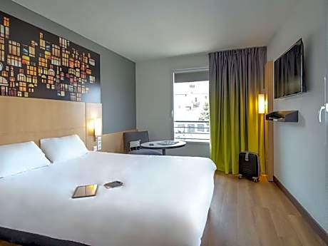 Standard Room with 1 double bed and 1 single bed