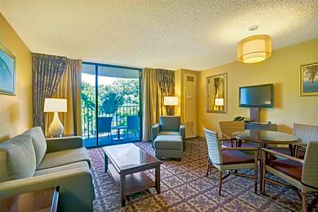 2 Queen Beds 1-Bedroom Suite Banyan View Non-Smoking
