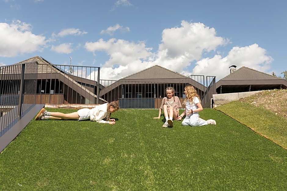 Aparthotel Familiaris - Family Apartments - Pools & Spa in Dolomites